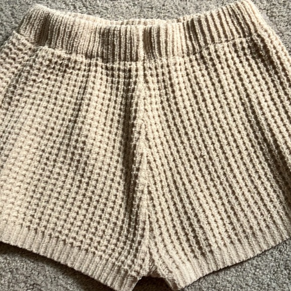 High Waisted Cream Waffle Plus Soft Shorts S - Picture 3 of 4